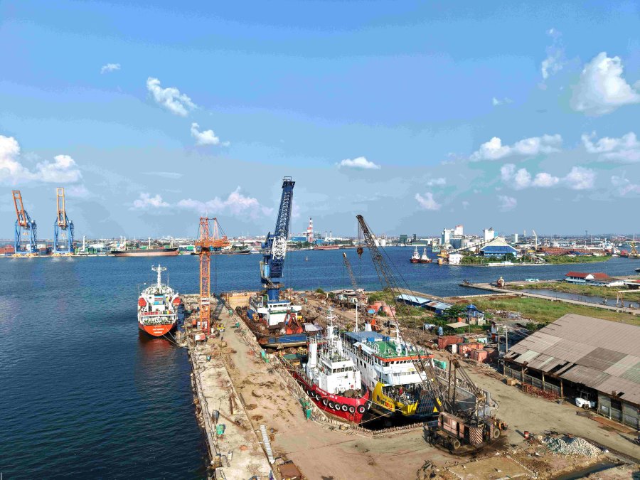 Utility Vessel