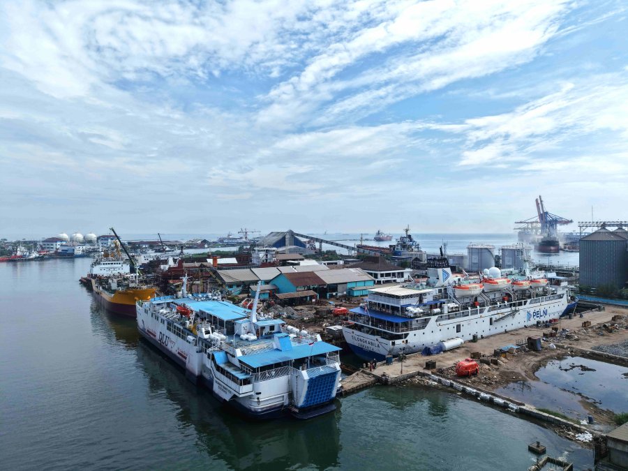 Kapal Penumpang & Barang
